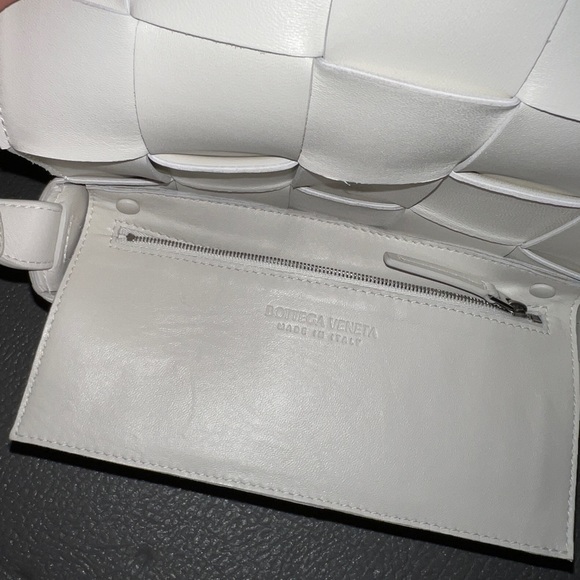AUTHENTIC WHITE BOTTEGA VENETA CASSETTE HANDBAG - Picture 14 of 14
